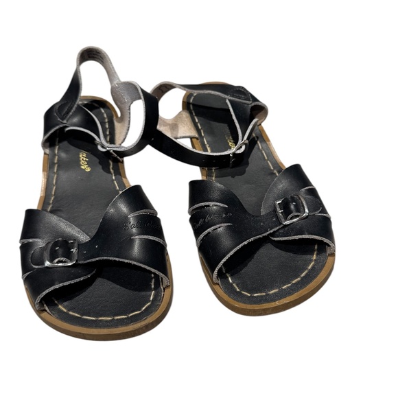 SALT WATER “CLASSIC” black leather flat sandals - size 4 youth (6 women) - Picture 1 of 4